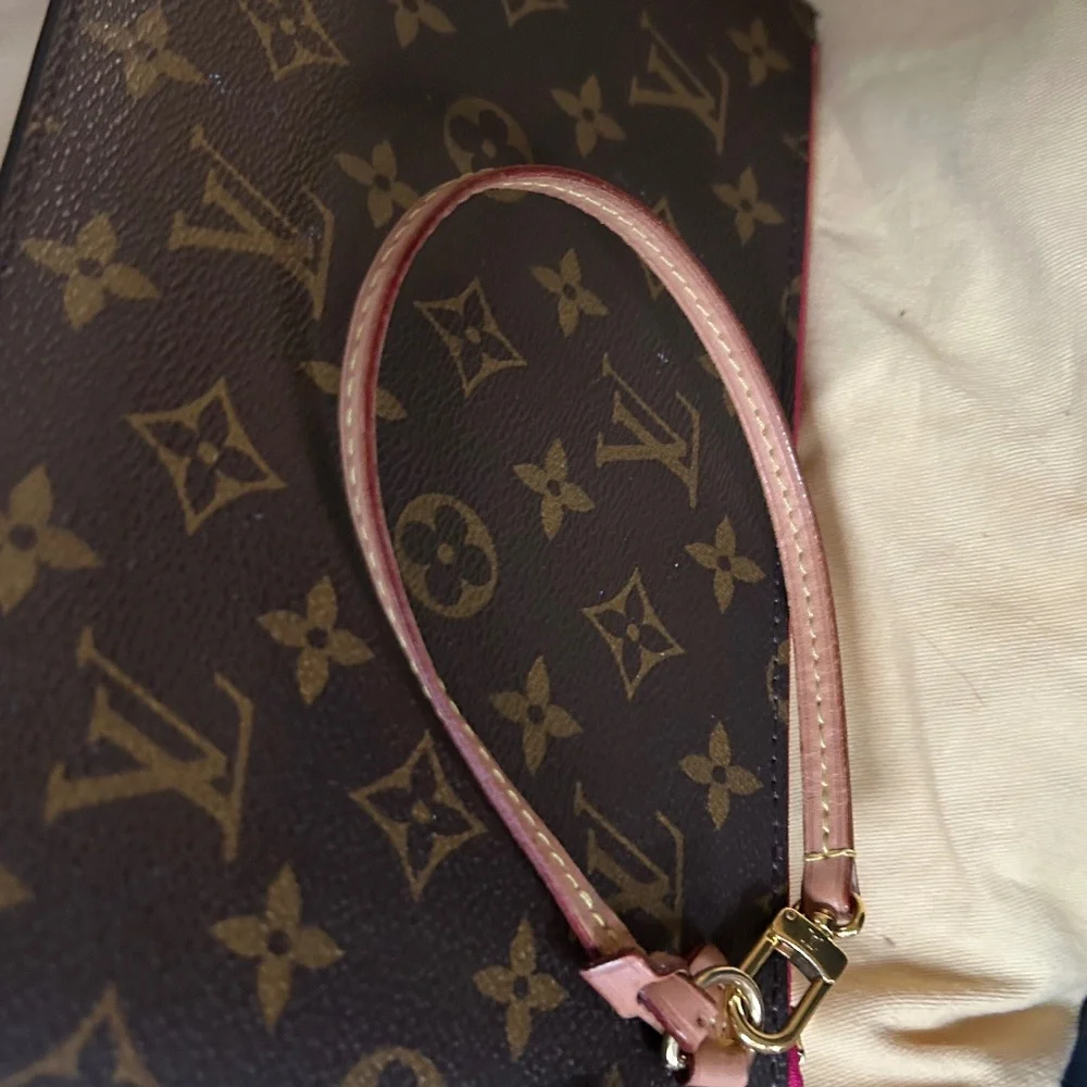 BRAND NEW w/ TAGS  LV GM Pouchette PIVIONE  interior - Picture 10 of 14